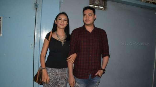Kalina Oktarani dan suami, Hendrayan. (Suara.com)