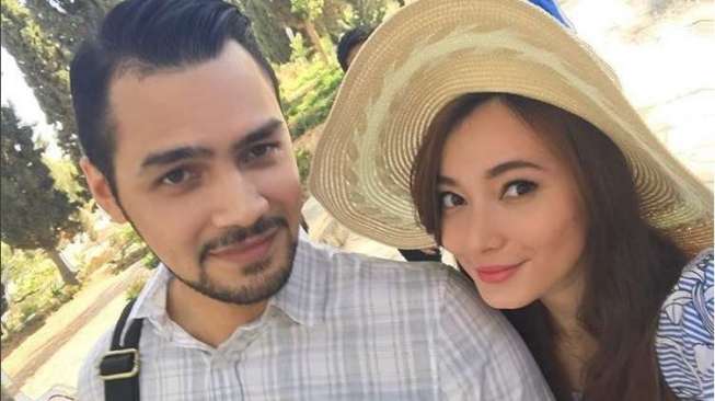 Asmirandah dan Jonas Rivanno. (Instagram)