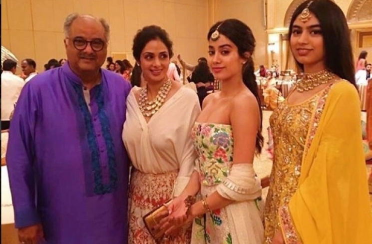 Sridevi bersama suami, Boney Kapoor dan dua putrinya, Jhanvi dan Khushi Kapoor. (Instagram)