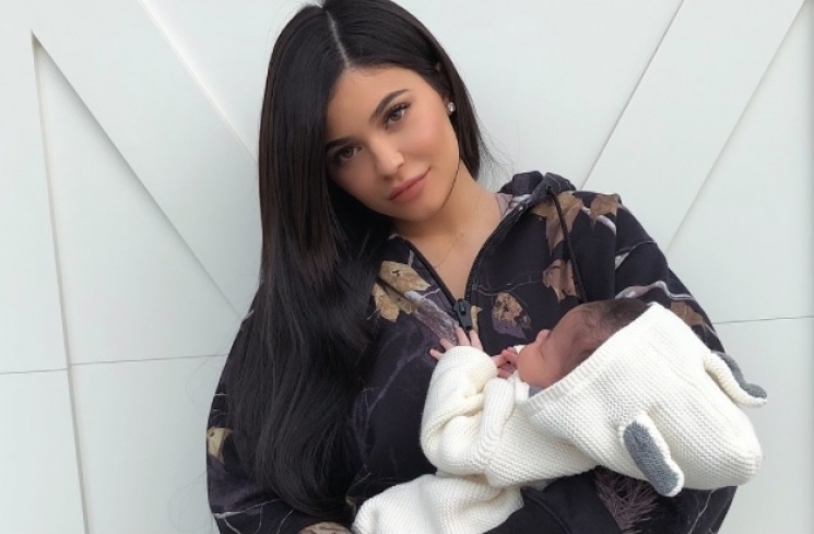 Kylie Jenner dan bayi Stormi. (Instagram)
