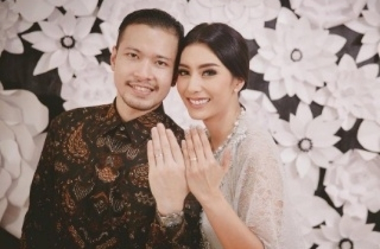 Artis Tyas Mirasih. 