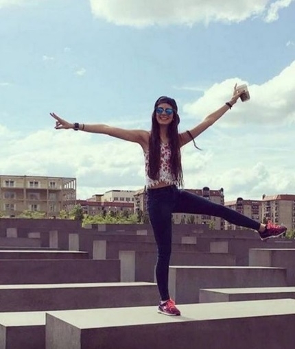 Pose di Museum Holocaust Jerman. 