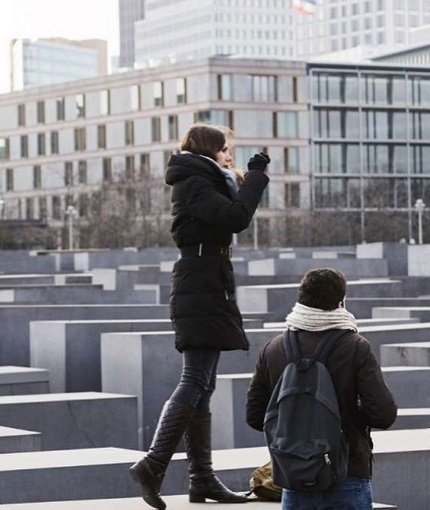 Pose di Museum Holocaust Jerman. 