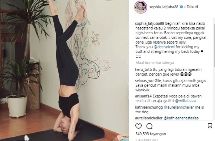 Pose yoga Sophia Latjuba. [Instagram]