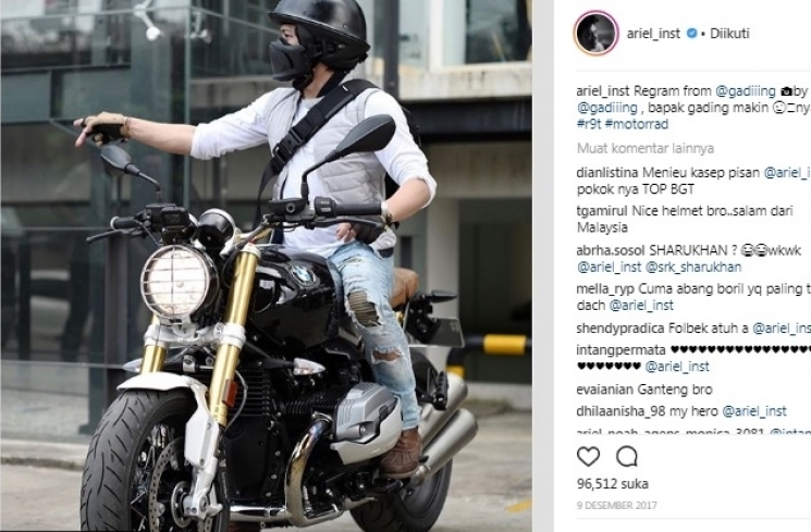 Ariel NOAH di atas moge BMW R Nine T.