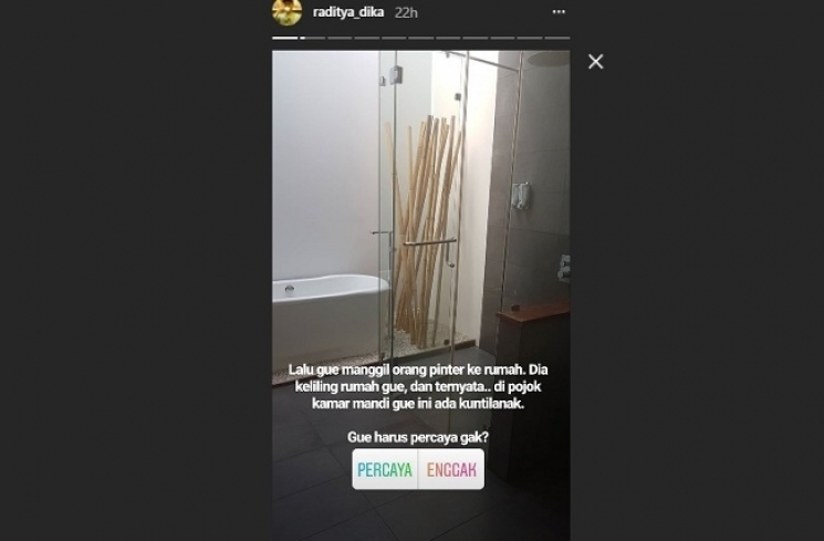 Suasana rumah Raditya Dika