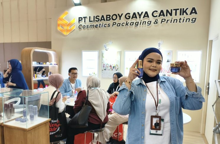 Septiani (Debi), Sales Supervisor. (ist)