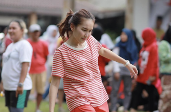 Ayu Ting Ting Ikut Pemuda Kampung Bangunkan Sahur, Akrab dan Membaur: Geng Masa Kecil