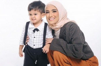 Gandeng Pasangan Masing-masing, Nadya Mustika dan Rizki DA Pakai Baju Senada saat Khitankan Anak: Pasangan yang Tertukar