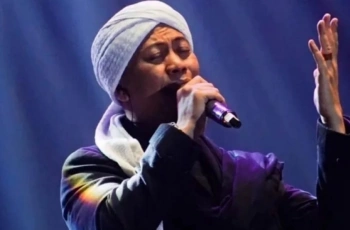 Opick Bikin Video Bareng Putri Sulungnya, Dipuji Makin Awet Muda
