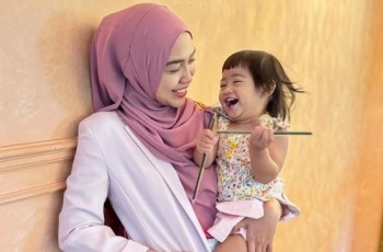 Moana Jatuh Sakit Ditemani Ria Ricis: Butuh Orangtua yang Lengkap