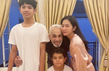 Temani Suami dan Anak-anak Ibadah di Kuil India, Penampilan Bunga Zainal malah Dikira Nagita Slavina
