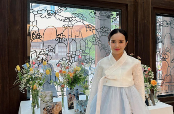 Beby Tsabina Pose Pakai Hanbok Banjir Pujian: Kayak di Drama Korea!