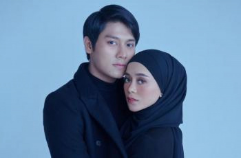 Pamer Kemesraan Pangku Lesti Kejora sambil Main Keyboard, Rizky Billar Sindir Peramal Ini