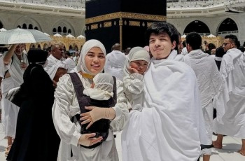 Masih Tak Pakai Bulu Mata Usai Ibadah Haji, Wajah Aurel Hermansyah Dipuji Makin Bercahaya: Beda Sekali
