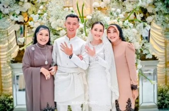 Ibu Muhammad Fardana Tanggapi Kandasnya Hubungan Sang Anak dengan Ayu Ting Ting, Ekspresinya Disorot: Kaya Nahan Nangis