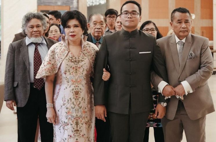 Hotman Paris dalam acara lamaran anaknya, Fritz Paris Junior. [Instagram] (Instagram)