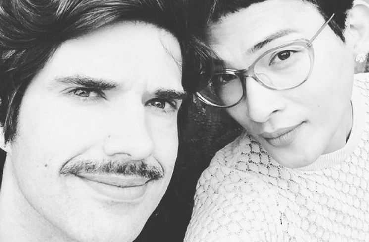 Oscar Lawalata dan pacar bulenya. [Instagram] (Instagram)