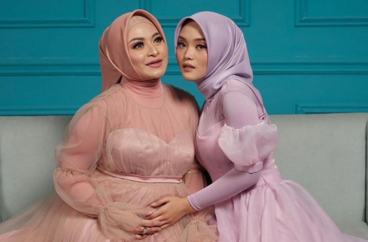 Putri Delina dan Nathalie Holscher ((instagram))