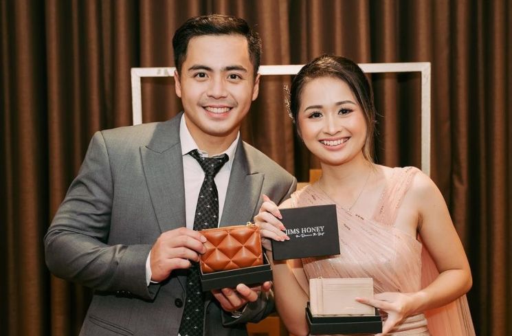 Gritte Agatha bersama tunangannya, Arif Hidayat. (Instagram)