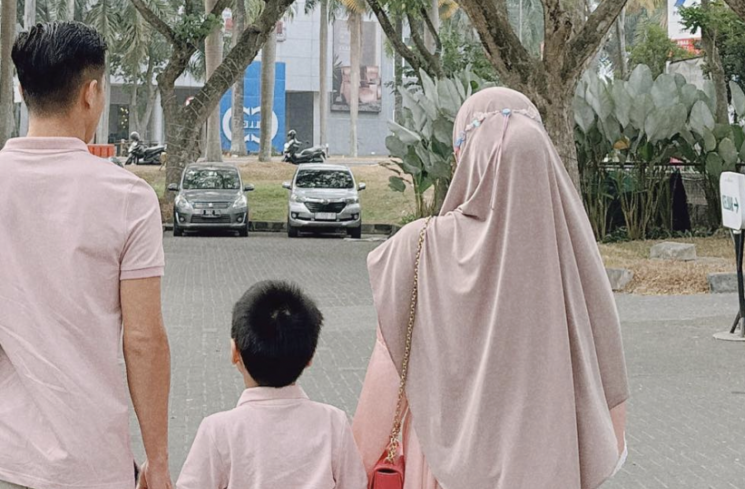 Larissa Chou bersama Yusuf dan pacar barunya