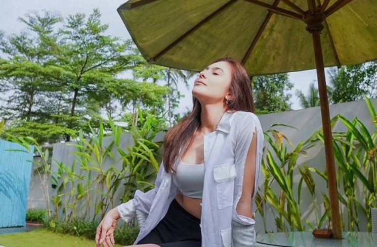 Artis Wulan Guritno (Wulan Guritno)