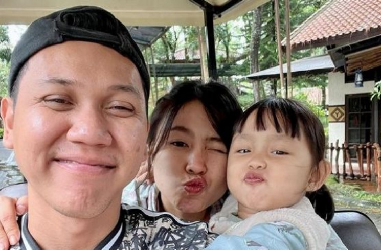 Potret Shabira Lala dan keluarga
