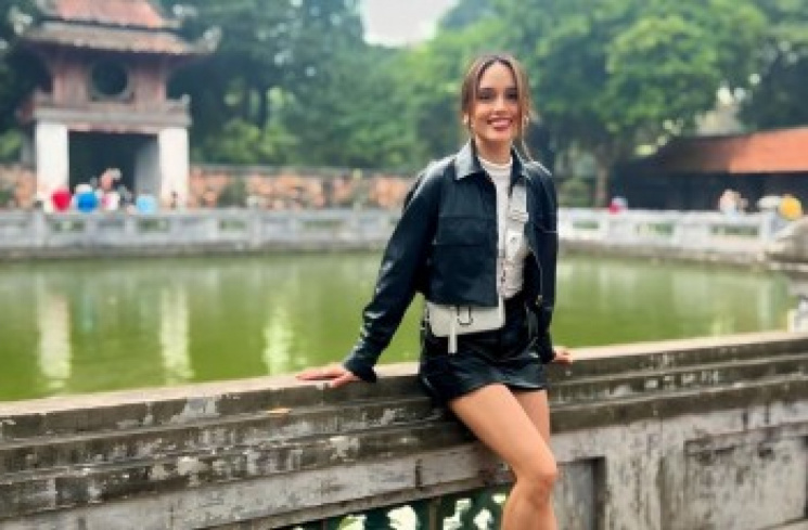 Potret Liburan Cinta Laura dan Arya Vasco di Vietnam. ((Instagram/claurakiehl))