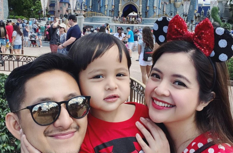 Tasya Kamila bersama anak dan suami (Instagram)