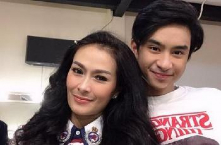 Iis Dahlia dan Devano Danendra. (Instagram)
