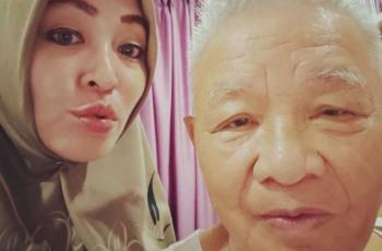 Potret Kebersamaan Angelina Sondakh dan Ayah. (Instagram/@profluckysondakh)
