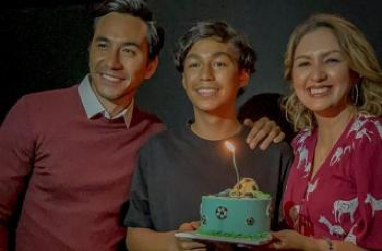 Momen kejutan ultah Diego anak Darius Sinathrya. (Instagram/@dagnesia)