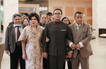 Bawa 3 Susun Duit Gepokan di Acara Lamaran Anak, Hotman Paris Singgung Tanggung Jawab Orang Tua