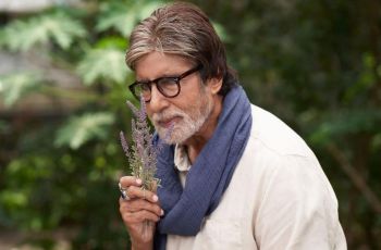Nyanyi dengan Idola, Mata Merah Amitabh Bachchan Jadi Omongan: Mabuk atau Ngantuk?
