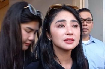 Dewi Perssik Sembarangan Sebut Anak Nikita Mirzani Mau Jadi PSK di Luar Negeri, Auto Balik Kena Sentil