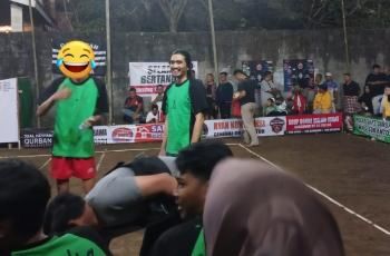 Penampilan Duta Sheila On 7 Main Voli 17 Agustus Antar RT Disorot: Kayak Mas-mas Karang Taruna