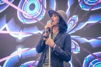 Keren Abis! Intip Keakraban Duta Sheila On 7 dengan Warga di Sekitar Rumahnya
