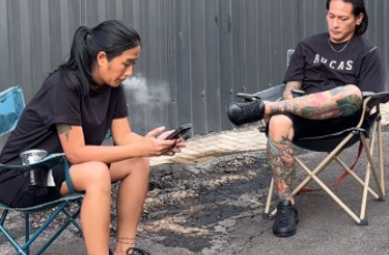 Asyik Isap Rokok Elektrik saat Nongkrong Bareng Chef Juna, Chef Renatta Kena Sentil: Astaghfirullah, Gak Takut Mandul?