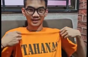 Sambil Pamer Baju Tahanan, Satria Mahathir Beri Pesan Bak Motivator: Jangan jadi Cogil, Anak Soleh Aja