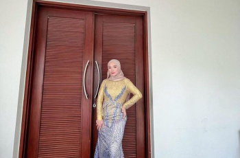 Zaskia Gotik Makin Anggun Kenakan Hijab Usai Umrah, Penampilannya Bikin Kaget Banget!