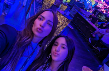 Nia Ramadhani Selfie Bareng Mikhayla, Netizen Sebut Kecantikannya Ngebalap Ibunya