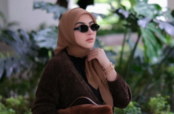 Syahrini Pakai Gelang Harga Rp1 M Cuma Buat Nongkrong, Netizen: Ginjalku Ingusan