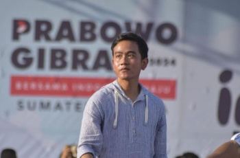 Detik-detik, Gibran Rakabuming Raka Digendong Mayor Teddy