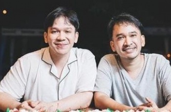 Salut! Meski Beda Keyakinan, Ruben dan Jordi Onsu Bagi-bagi Al-quran dan Peralatan Salat untuk Ribuan Driver Ojol