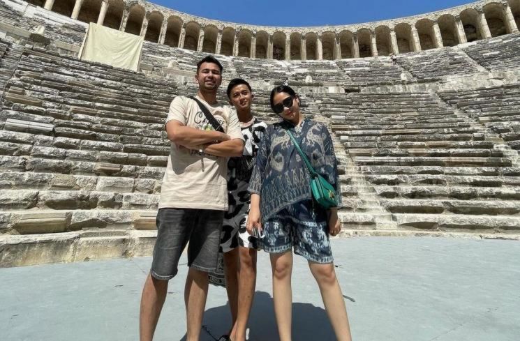 Raffi Ahmad, Nagita Slavina, dan Sensen (Instagram/sesenraffinagita)