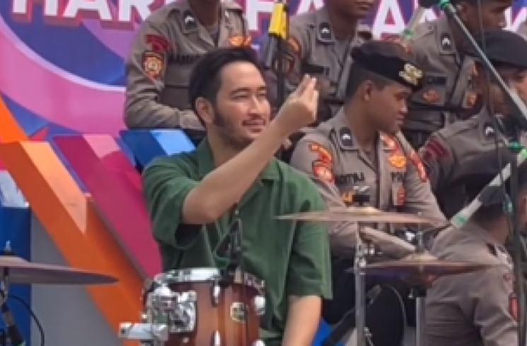 Jeje Govinda saat tampil di Dahsyat. (tiktok/soundviral_id)