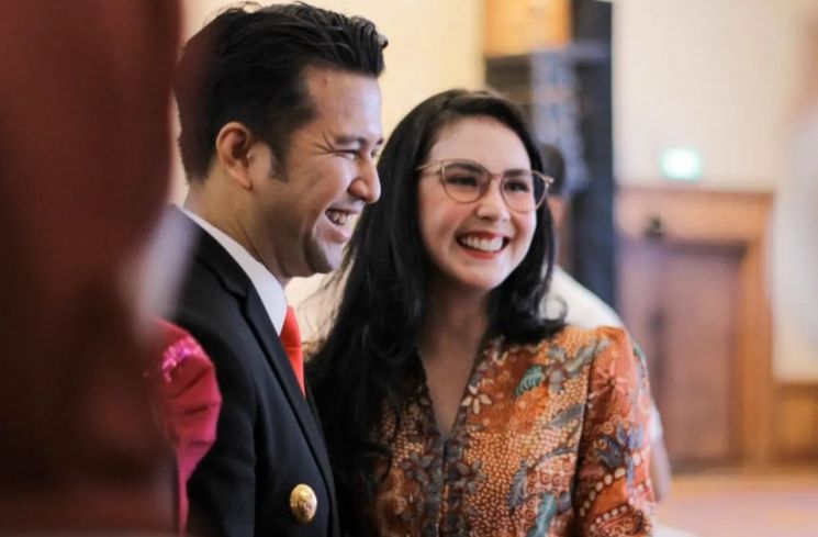 Arumi Bachsin dan Emil Dardak (Instagram/@arumibachsin_94)