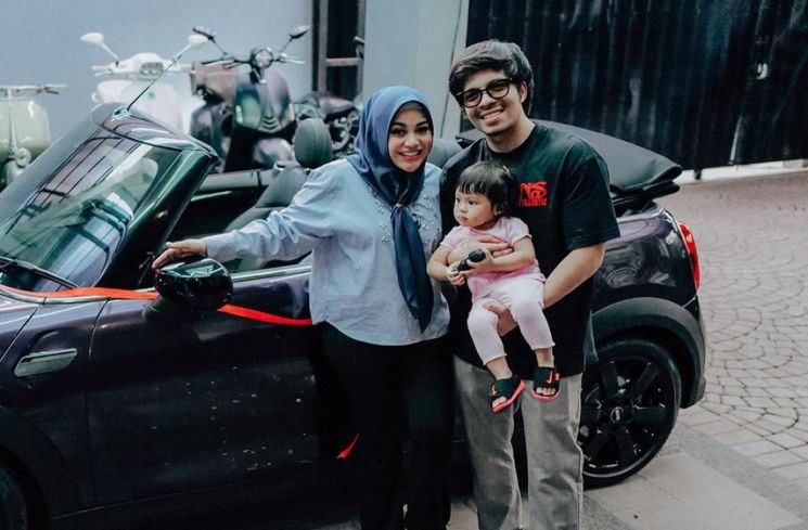Atta Halilintar kasih mobil buat Aurel Hermansyah. (Instagram/attahalilintar)