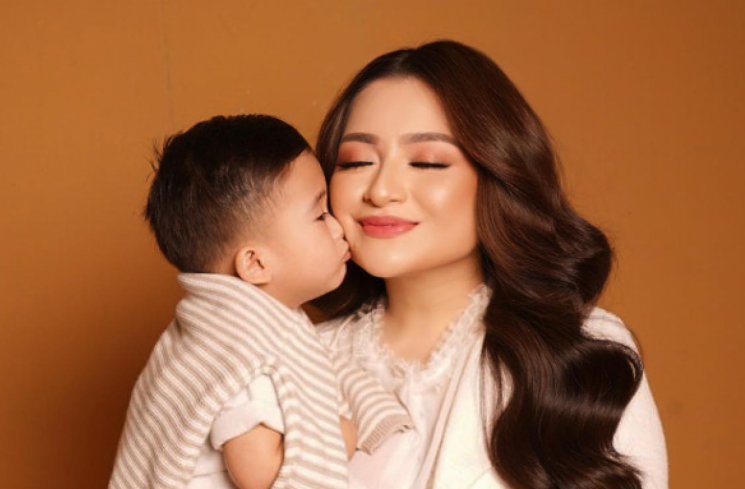 Nathalie Holscher dan Adzam (Instagram)