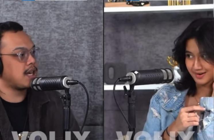 Keisya Levronka dan Marlo di podcast.